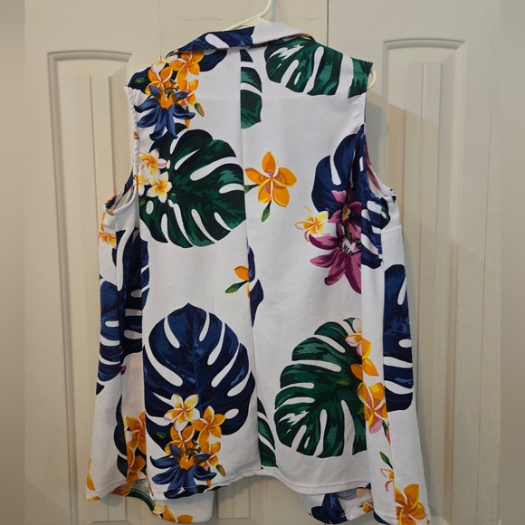 Shorts and vest - Picture 10 of 15